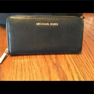 Michael Kors Leather ZIP Around Wallet